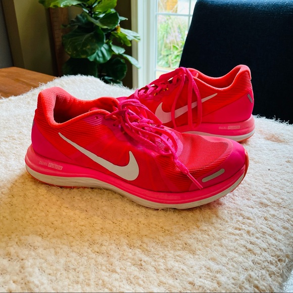 Nike Shoes - Nike Dual Fusion x2 Women’s Sz 8 Pink Running Shoe